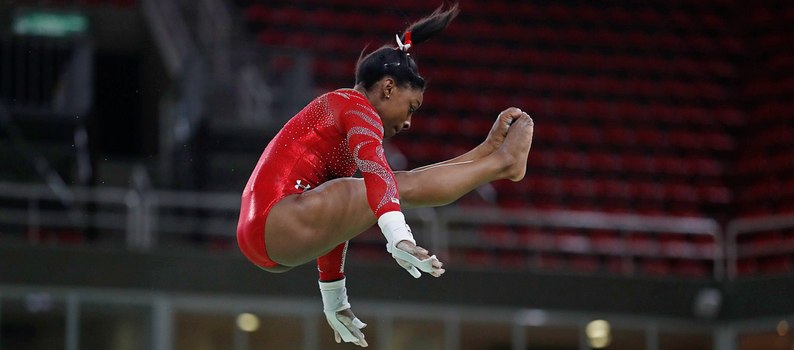 Rio de Janeiro - Simone Biles durante treino da seleção de ginástica artística dos Estados Unidos na Arena Olímpica dos Jogos Rio 2016 (Fernando Frazão/Agência Brasil)